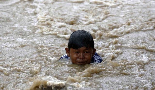 Endonezya’daki selde can kaybı 753’e yükseldi