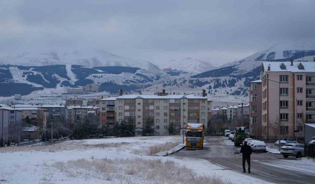Erzurum güne karla uyandı
