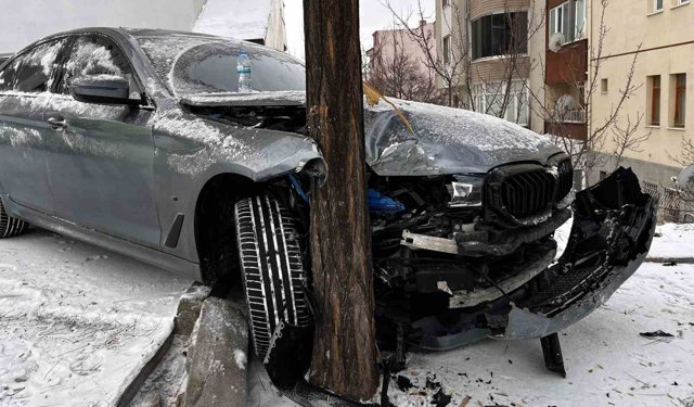 Faciayı ağaç önledi: O anlar güvenlik kameraları yansıdı