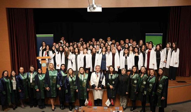 Geleceğin sağlıkçıları beyaz önlüklerini giydi