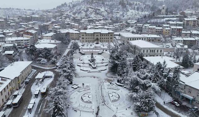 Kastamonu beyaza büründü: Kent merkezinde ortaya kartpostallık görüntüler çıktı