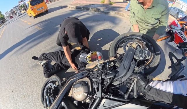 Mersin'de motosiklet sürücüsü kaskı sayesinde yara almadan kurtuldu