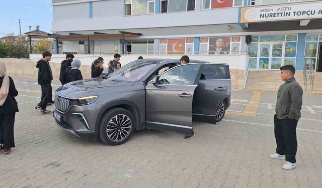 Mersin'de öğrenciler TOGG’u yakından tanıdı