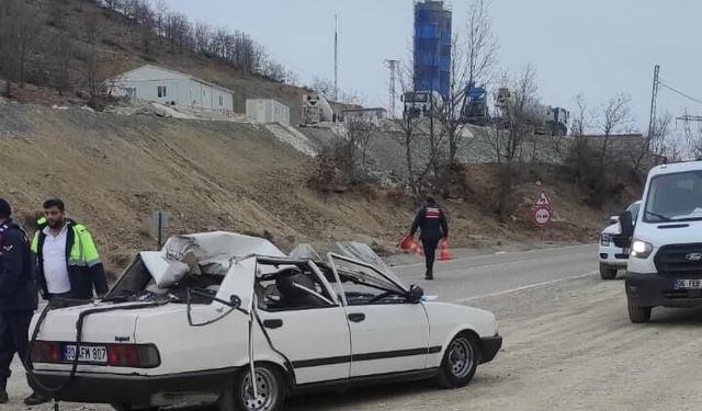 Otomobildeki 5 kişi ölümden döndü: 2 yaralı
