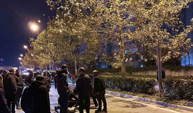 Otomobille çarpışan motosikletteki 2 genç yaralandı