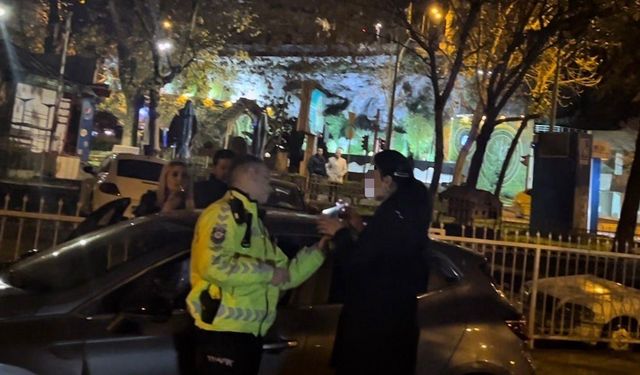Polislerin sabır sınavı: 1.96 promil alkollü sürücü uygulama noktasını birbirine kattı, polislere hakaret etti