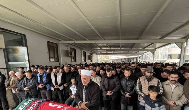 Silahlı kavgada hayatını kaybeden futbolcu Uğurcan Bekçi toprağa verildi