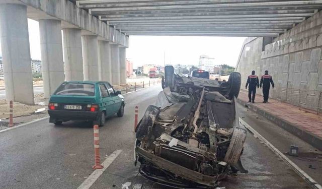 Mersin'de takla atan otomobilin sürücüsü yaralandı