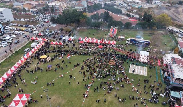 Tekirdağ’da hamsi izdihamı: 3 ton hamsi dağıtıldı