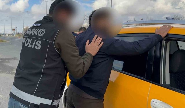 Telefon dolandırıcısı 5,5 milyonluk altınla taksisinde yakalandı