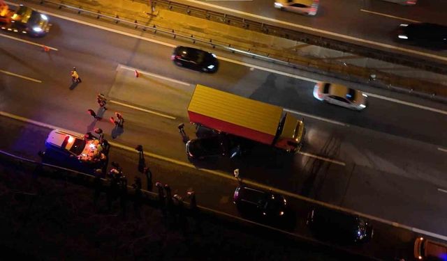 TEM’de kaçan sürücünün neden olduğu zincirleme kaza: 2 yaralı