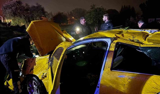 Ticari taksi tarlaya uçtu: 1 yaralı