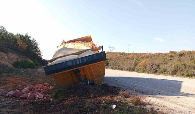 Tırın dorsesi koptu, facia ucuz atlatıldı