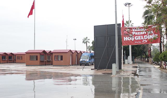 Mersinlilerin heyecanla beklediği Yılbaşı Pazarı’nın hazırlıkları sürüyor