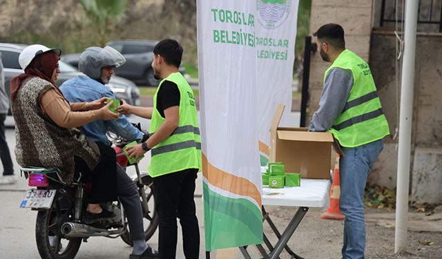 Toroslar Belediyesi’nden Vatandaşlara Kandil Simidi İkramı