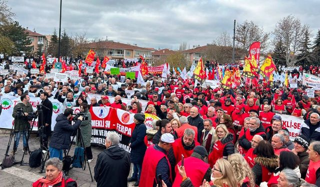 Emekliler mücadelelerini Mersin’den, Ankara’ya taşıyor