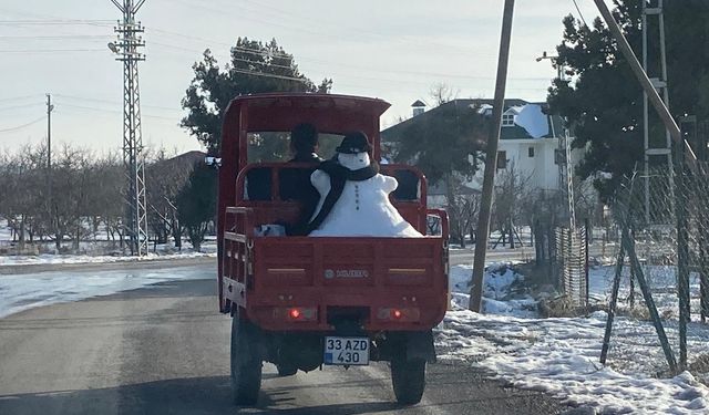 Mersin'de kardan adam motosiklet kasasında yola çıktı