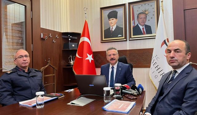 25 yıllık Vali Hüseyin Aksoy'dan veda konuşması