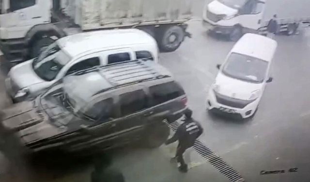 Araç muayene istasyonunda kaza: 3 araç hasar gördü