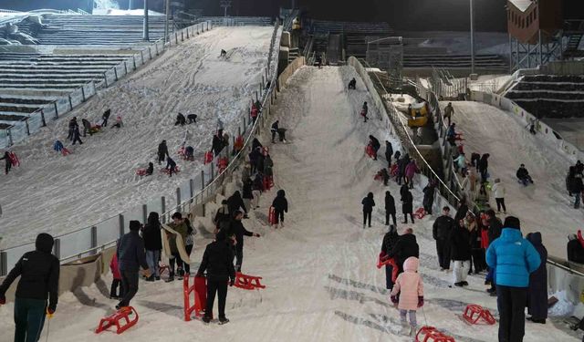 Atlama kuleleri pistinde kızak keyfi