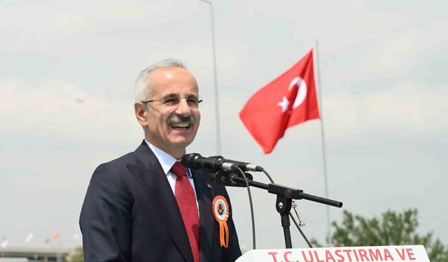 Bakan Uraloğlu, 1 yılda otoyol ve köprülerden 1,1 milyar araç geçtiğini açıkladı