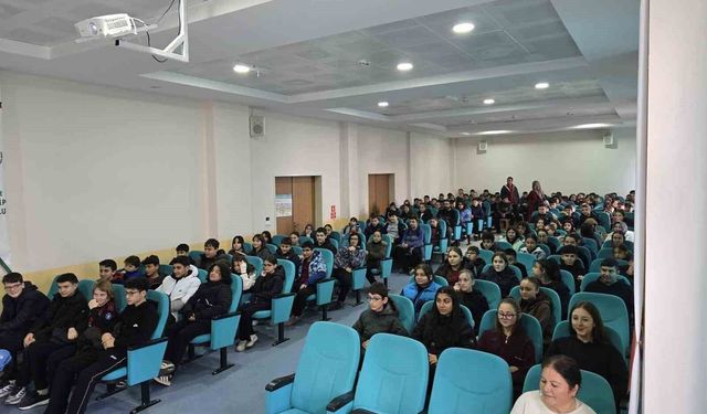 Bilecik'te sosyal medya bağımlılığına karşı farkındalık eğitimi