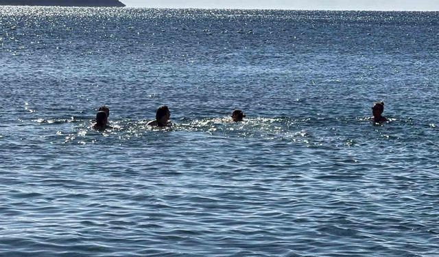 Bodrum'da yeni yılın ilk gününde denize girdiler