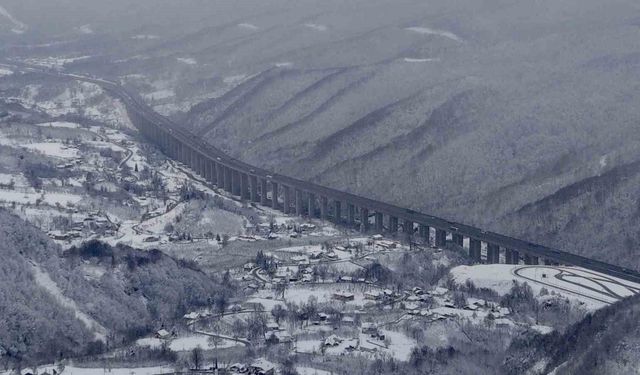 Bolu Dağı'nda kartpostallık kar manzarası