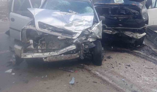 Bolu-Mudurnu yolunda feci kaza: 1'i ağır 10 yaralı