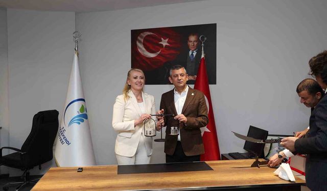 CHP Genel Başkanı Özgür Özel'den Başkan Doğana övgü dolu sözler