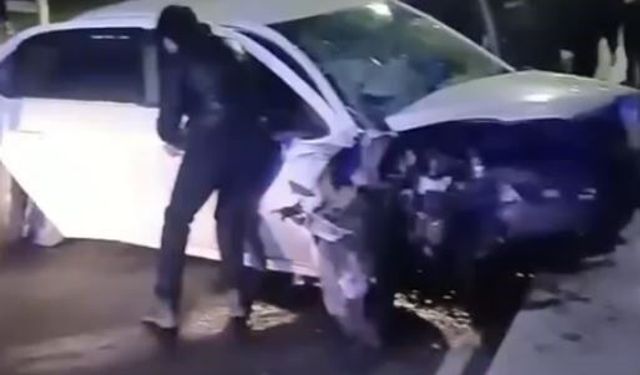 Ehliyetsiz sürücünün kullandığı otomobil başka bir araçla kafa kafaya çarpıştı: 4 yaralı