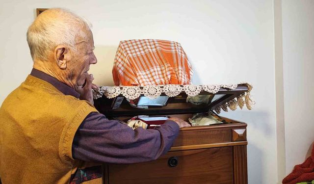 Engelli adamın eşi ölünce gizli bölmeye kaldırdığı 1 kilo altını çalındı iddiası