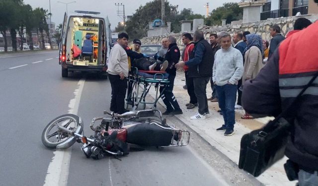Erdemli'de kamyonet ile motosiklet çarpıştı: 1 yaralı