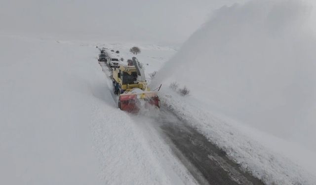 Erzincan'da kar ve tipi: 328 köy yolu ulaşıma kapandı