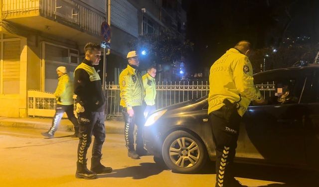 'Eşim gelmeden araçtan inmem' dedi, 1.45 promil alkollü çıktı