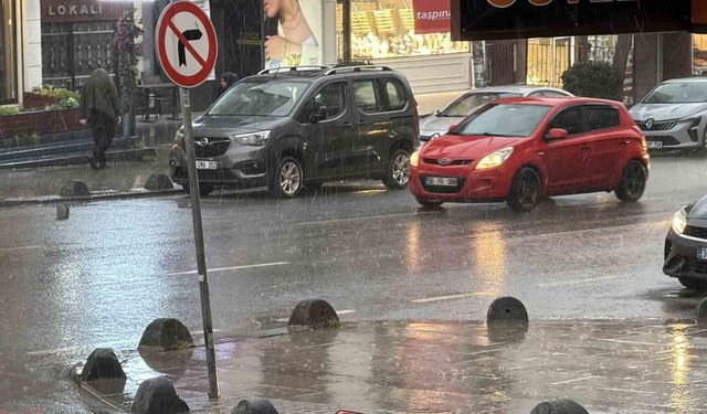 Fırtına ve kar uyarılarının ardından Arnavutköy'de yağış başladı