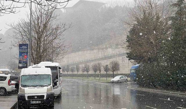 İstanbul'da kar yağışı aralıklarla etkisini sürdürüyor