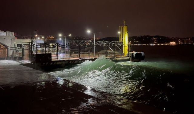 İstanbul'da sabah saatlerinde kuvvetli rüzgar etkili oldu