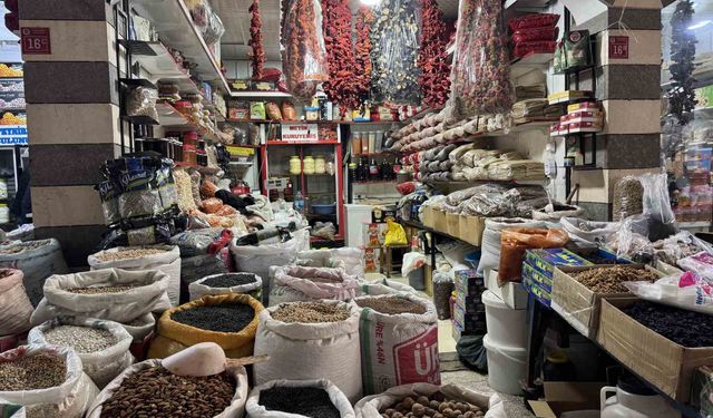 Kar yağışı vatandaşın kuru yemişe talebini arttırdı