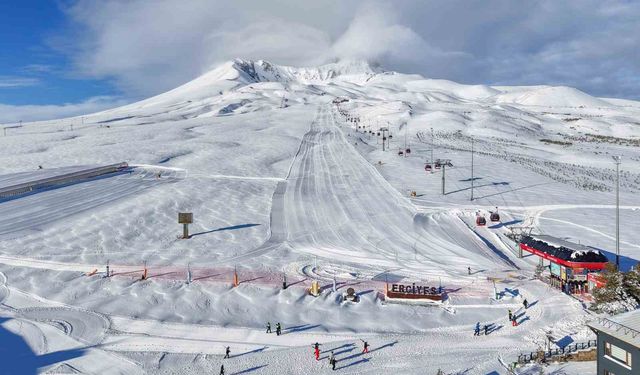Kar yağışının ardından Erciyes'te kartpostallık görüntüler