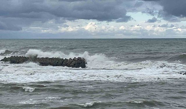 Karadeniz'de fırtına etkili oluyor
