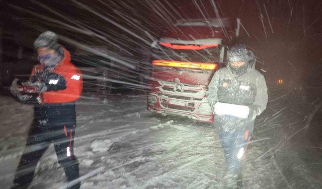 Kardan dolayı mahsur kalanlara kumanya desteği