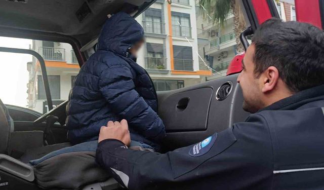Küçük yaştaki çocuğu evde tek başına bıraktı, komşuların ihbarı ekipleri alarma geçirdi