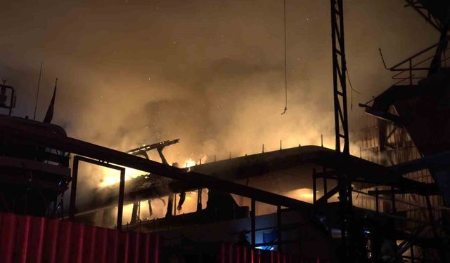 Muğla'da tersane yangını: Söndürme çalışmaları sürüyor