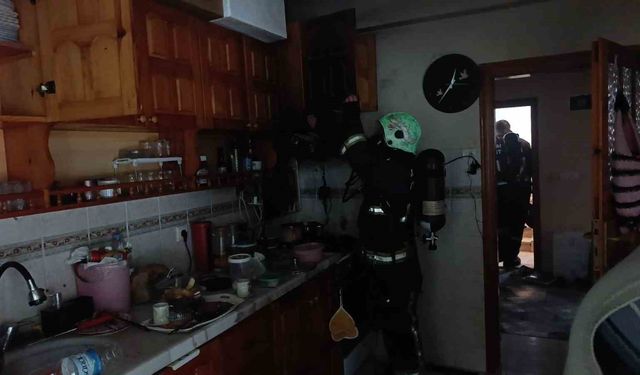 Ocakta unutulan fritöz itfaiyeyi alarma geçirdi