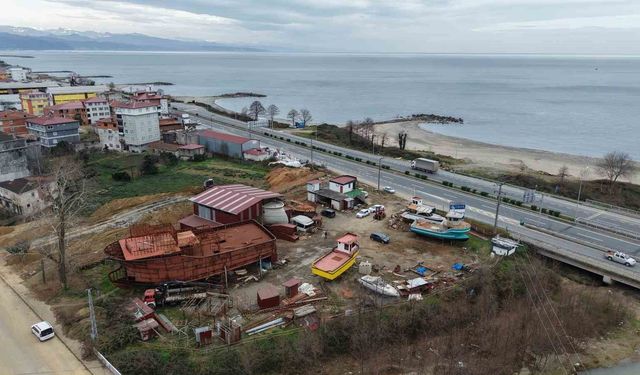 Of'tan Senegal'e balıkçı teknesi ihracatı