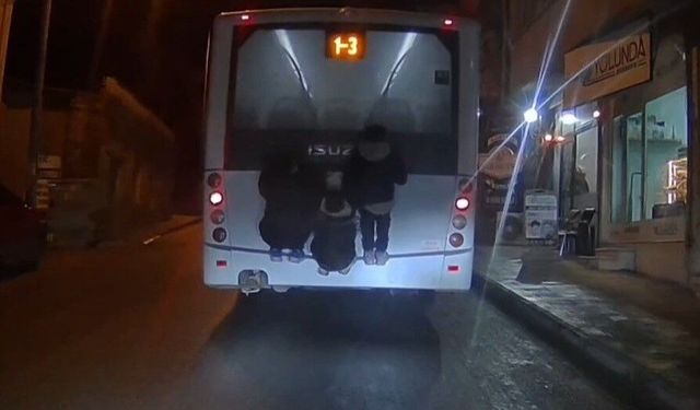 Otobüsün arkasında ölümle dans