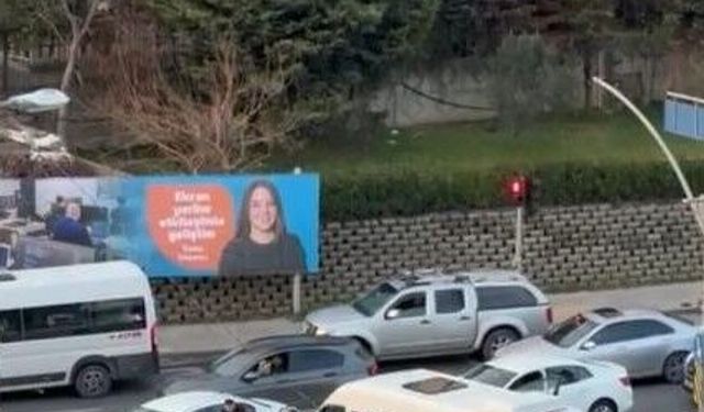 Pendik'te kırmızı ışıkta yol verme kavgası kamerada