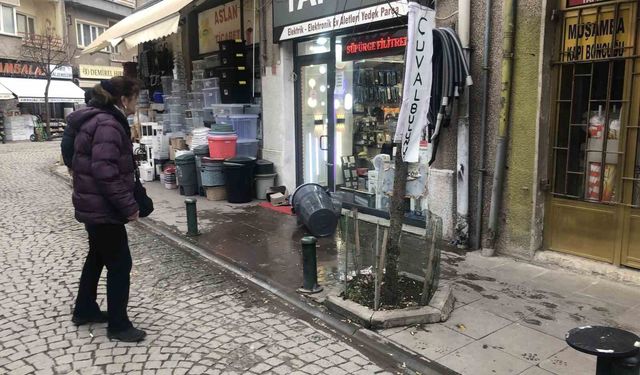 Şiddetli fırtına ortalığı birbirine kattı