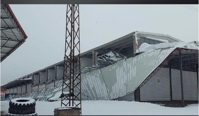 Siverek'te kar felaketi: Ahırlar ve sanayi sitelerinde çatılar çöktü